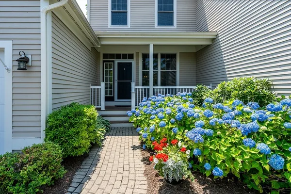Property Slideshow image 2 of 33 | 14 stony brook dr 516, Mashpee, MA, 02649