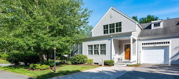 Property Slideshow image 2 of 41 | 14 hathaway pond cir 14, Rochester, MA, 02770
