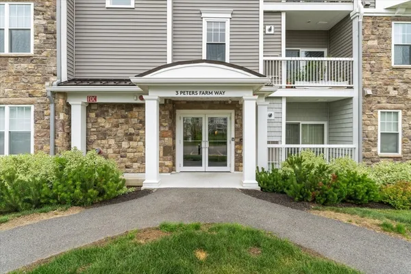 Property Slideshow image 2 of 38 | 3202 peters farm way 202, Westborough, MA, 01581