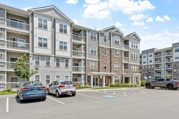 Property Slideshow image 2 of 37 | 250 martins lndg 409, North Reading, MA, 01864