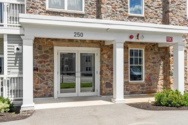 Property Slideshow image 3 of 37 | 250 martins lndg 409, North Reading, MA, 01864