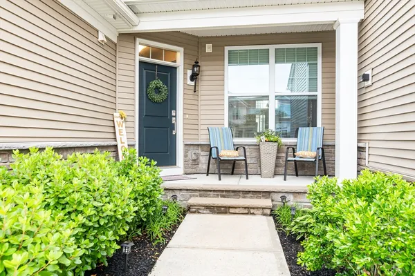 Property Slideshow image 2 of 38 | 4 plover ln 4, Methuen, MA, 01844