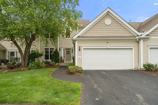 Property Slideshow image 2 of 42 | 31 stonebridge dr 31, Hanson, MA, 02341