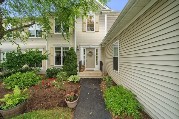 Property Slideshow image 3 of 42 | 31 stonebridge dr 31, Hanson, MA, 02341