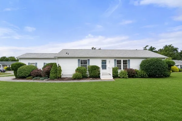 Property Slideshow image 2 of 42 | 6406 oak pt, Middleboro, MA, 02346