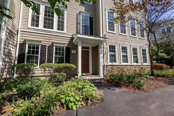 Property Slideshow image 3 of 28 | 31 jacob way 31, Reading, MA, 01867