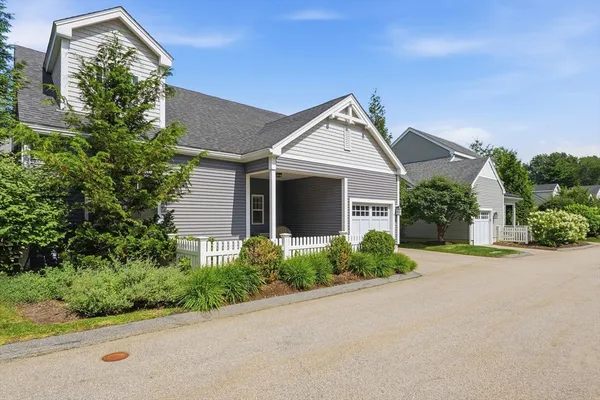 Property Slideshow image 3 of 41 | 8 lantern way 8, Ashland, MA, 01721