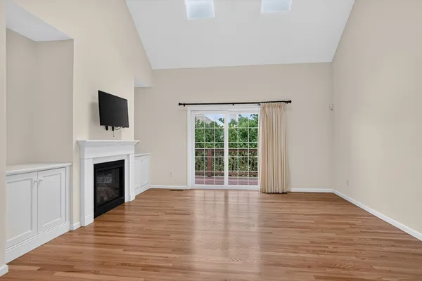 Property Slideshow image 2 of 39 | 4 hastings rd 4, Hudson, MA, 01749