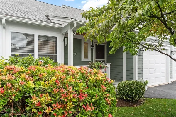 Property Slideshow image 2 of 39 | 7 whispering brk 7, Marlborough, MA, 01752