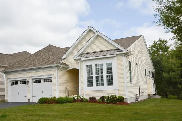 Property Slideshow image 2 of 41 | 14 hartshorne way 14, Methuen, MA, 01844