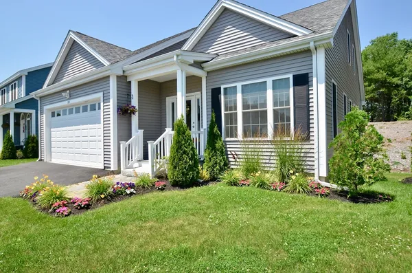 Property Slideshow image 3 of 31 | 18 tea party cir 18, Holden, MA, 01520