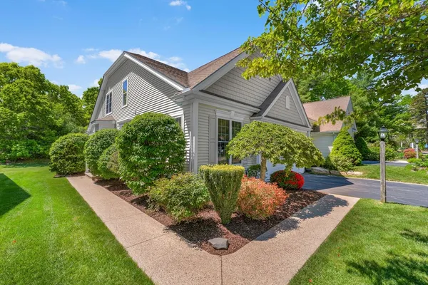 Property Slideshow image 3 of 28 | 9 canoe lndg, Plymouth, MA, 02360