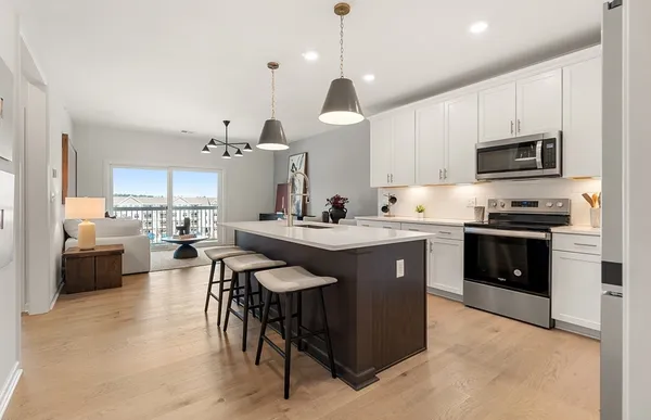 Property Slideshow image 2 of 36 | 5 peters farm way 404, Westborough, MA, 01581