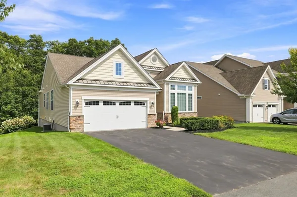 Property Slideshow image 2 of 42 | 38 sequoia dr 38, Methuen, MA, 01844