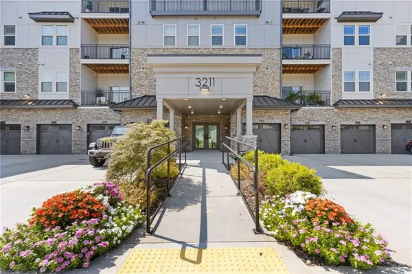 Property Slideshow image 2 of 51 | 3211 orwell way unit 4305, Cumming, GA, 30041