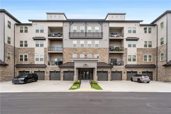 Property Slideshow image 2 of 43 | 3321 orwell way unit 3301, Cumming, GA, 30041