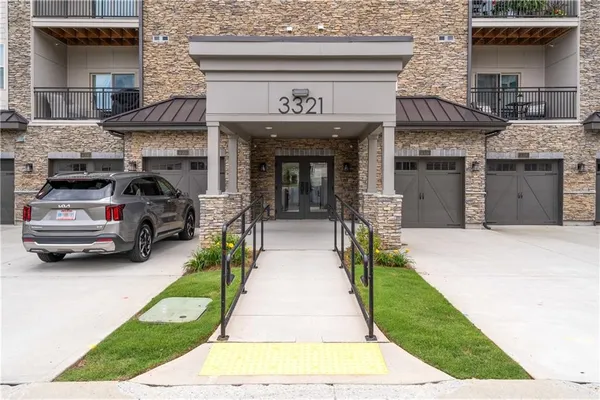 Property Slideshow image 3 of 43 | 3321 orwell way unit 3301, Cumming, GA, 30041