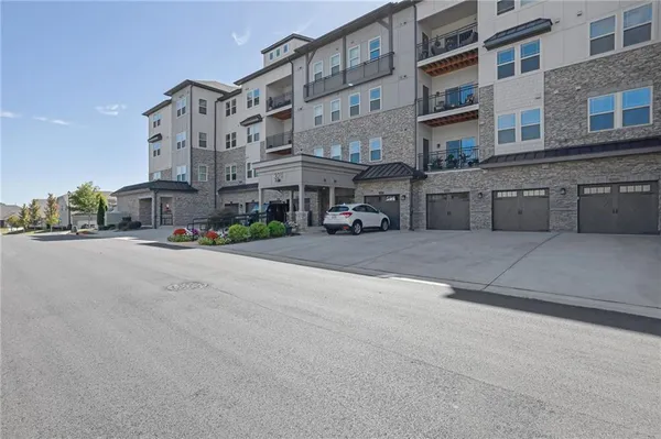 Property Slideshow image 2 of 36 | 3211 orwell way unit 4404, Cumming, GA, 30041