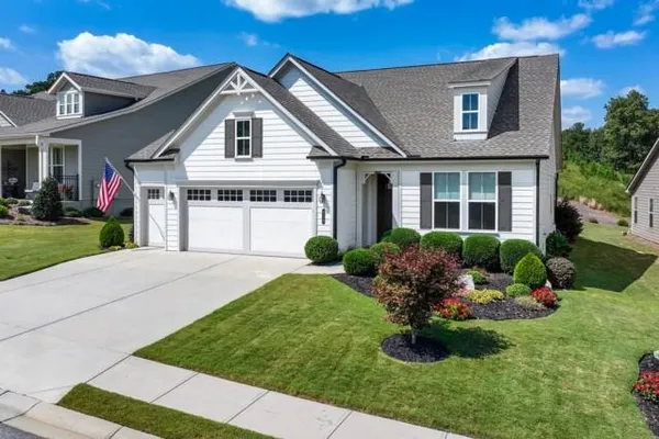 Property Slideshow image 2 of 82 | 215 silver ct, Hoschton, GA, 30548