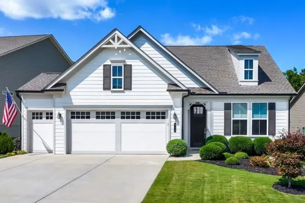 Property Slideshow image 3 of 82 | 215 silver ct, Hoschton, GA, 30548