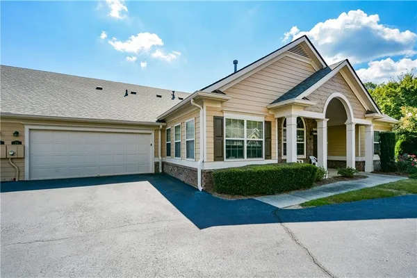 Property Slideshow image 3 of 55 | 219 orchards cir, Woodstock, GA, 30188