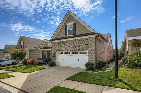 Property Slideshow image 2 of 28 | 313 derrymore dr, Woodstock, GA, 30188