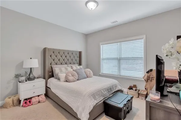 Property Slideshow image 3 of 29 | 532 barlow pl, Grayson, GA, 30017
