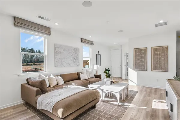 Property Slideshow image 2 of 21 | 198 alcovy ct, Griffin, GA, 30223