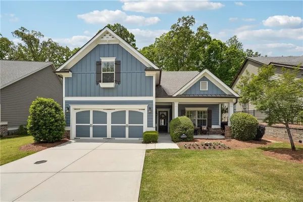 Property Slideshow image 2 of 33 | 6722 blue heron way, Flowery Branch, GA, 30542