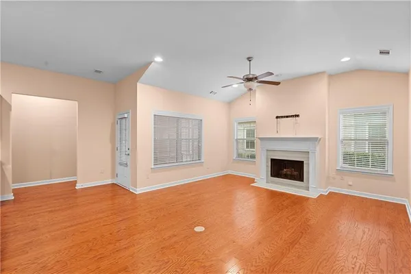 Property Slideshow image 3 of 25 | 1976 grove field ln 33, Marietta, GA, 30064