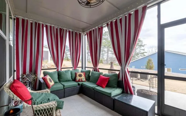 Property Slideshow image 3 of 17 | 123 rabun ct, Hoschton, GA, 30548