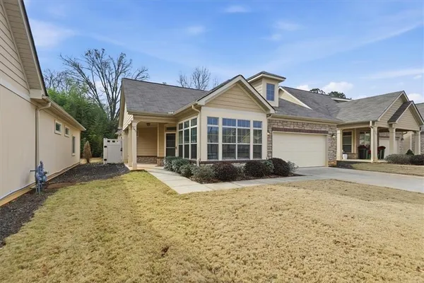 Property Slideshow image 3 of 57 | 245 fenwick cir, Mcdonough, GA, 30253