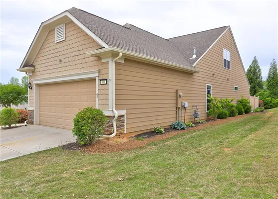 Property Slideshow image 2 of 36 | 409 golden rod ct, Griffin, GA, 30223