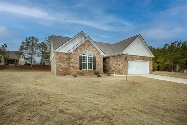 Property Slideshow image 2 of 38 | 1007 towne cir, Social Circle, GA, 30025