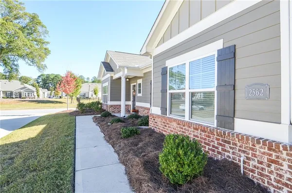 Property Slideshow image 2 of 45 | 2562 rathburn cir, Loganville, GA, 30052