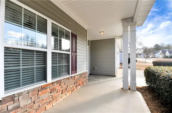 Property Slideshow image 3 of 52 | 816 ideal pl, Winder, GA, 30680