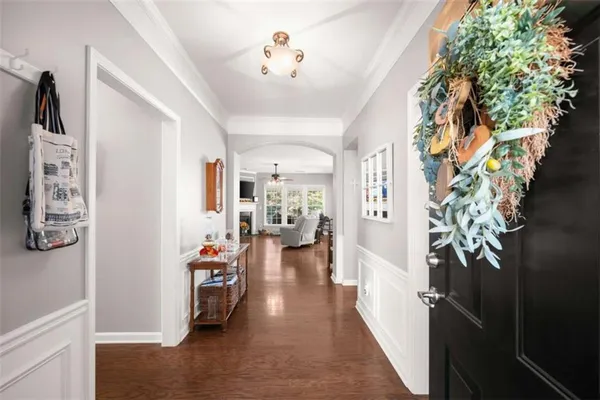 Property Slideshow image 3 of 53 | 6443 autumn crest ln, Hoschton, GA, 30548