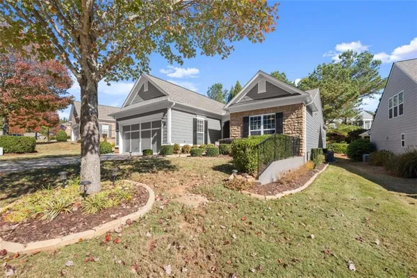 Property Slideshow image 3 of 53 | 6443 autumn crest ln, Hoschton, GA, 30548