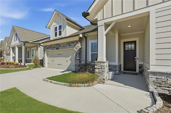 Property Slideshow image 3 of 41 | 6975 scenic overlook trce, Flowery Branch, GA, 30542