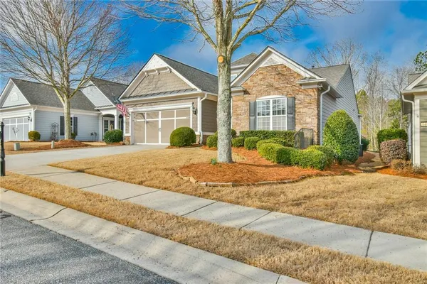 Property Slideshow image 2 of 45 | 6468 lantern rdg, Hoschton, GA, 30548