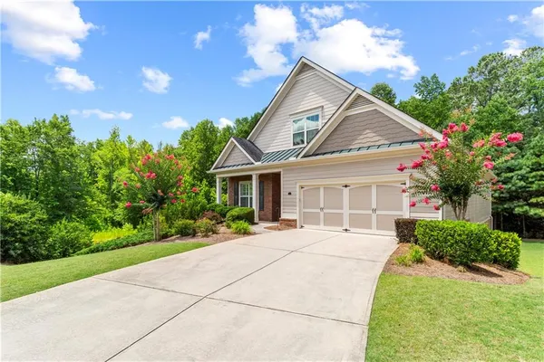 Property Slideshow image 2 of 30 | 324 shade tree cir, Woodstock, GA, 30188