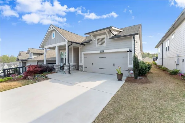 Property Slideshow image 3 of 40 | 6838 welcome rd, Flowery Branch, GA, 30542