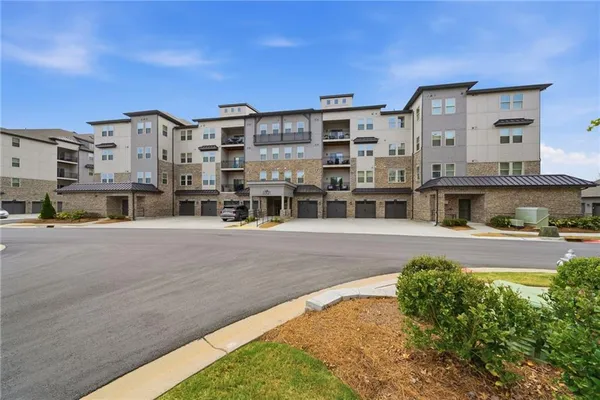 Property Slideshow image 2 of 35 | 3321 orwell way 3104, Cumming, GA, 30041