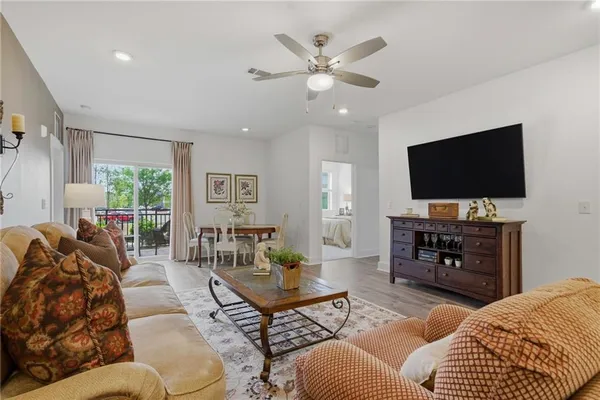 Property Slideshow image 3 of 35 | 3321 orwell way 3104, Cumming, GA, 30041