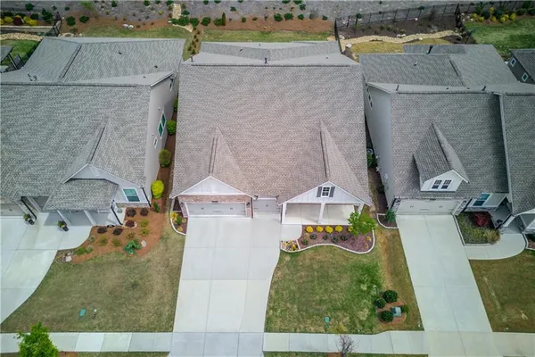 Property Slideshow image 2 of 53 | 6971 scenic overlook trce, Flowery Branch, GA, 30542