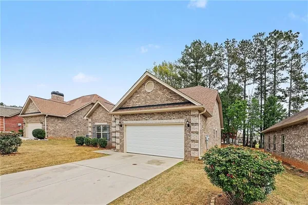 Property Slideshow image 3 of 30 | 8528 spivey village trl, Jonesboro, GA, 30236