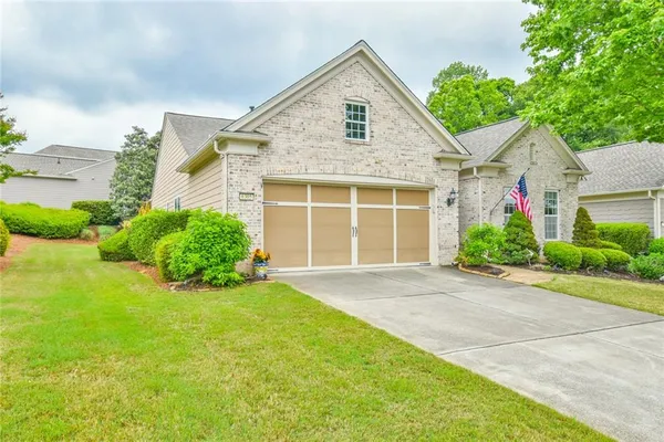 Property Slideshow image 2 of 44 | 6305 ashwood ln, Hoschton, GA, 30548