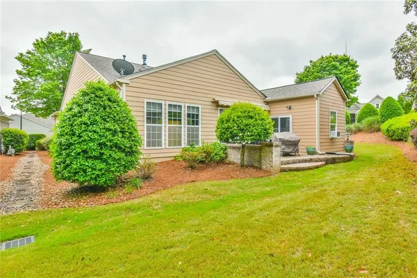 Property Slideshow image 3 of 44 | 6305 ashwood ln, Hoschton, GA, 30548