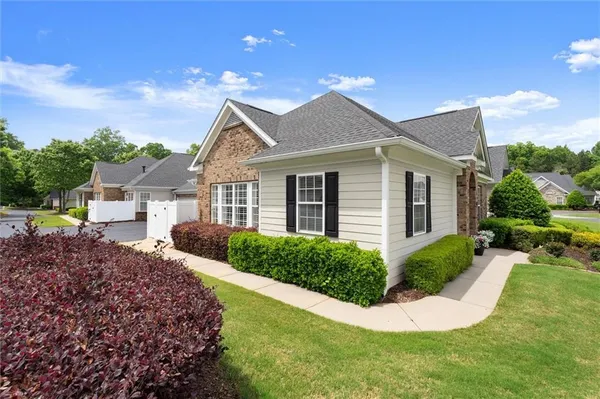 Property Slideshow image 2 of 35 | 3028 oakside cir, Alpharetta, GA, 30004