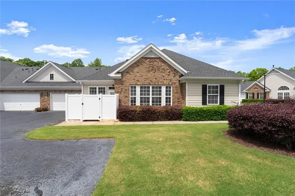Property Slideshow image 3 of 35 | 3028 oakside cir, Alpharetta, GA, 30004